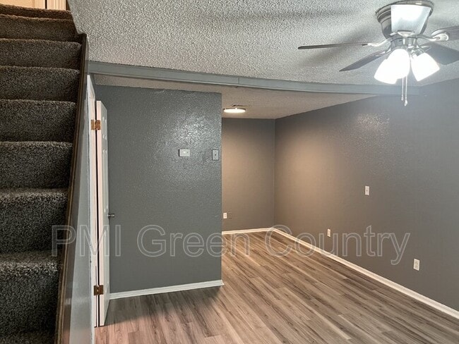 Photo - 404 E Redwood St