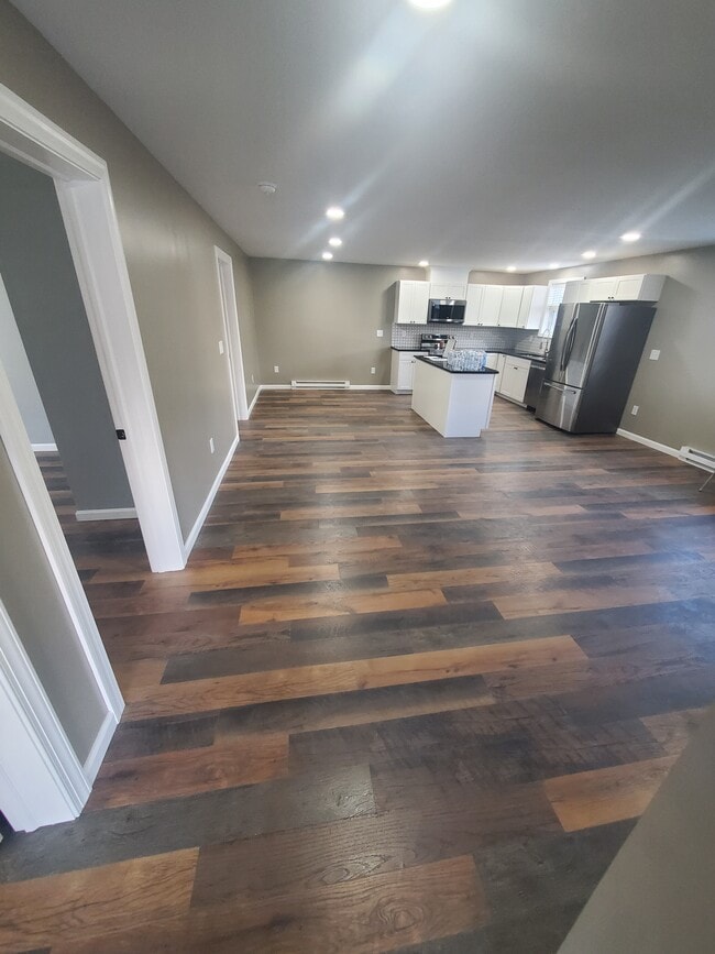 Open-Concept - 34 River St Unit D