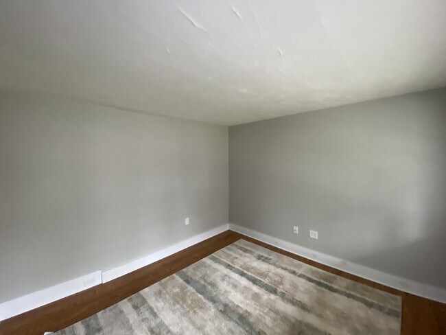 Photo - 325 Valley St