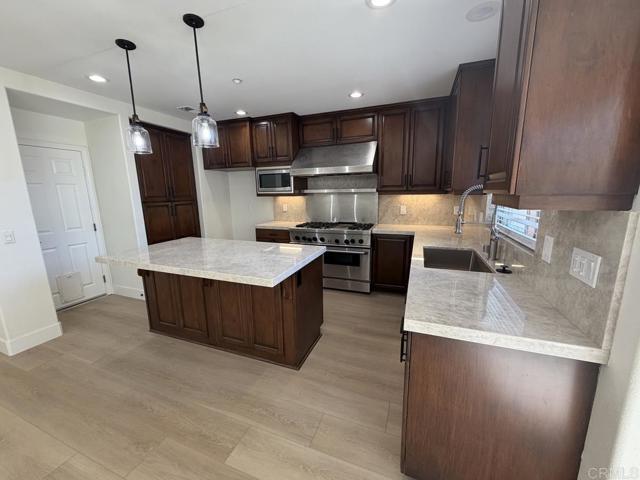 Photo - 251 N Rios Ave