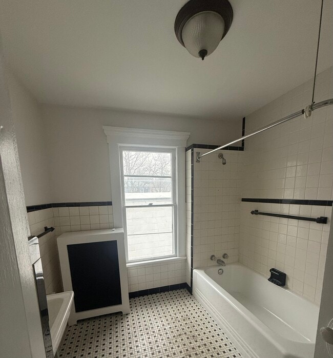 Photo - 809 Main St Unit 3 - Floor 2