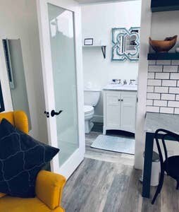 New Shower/Bathroom - 5328 Lawton Ave Unidad 1