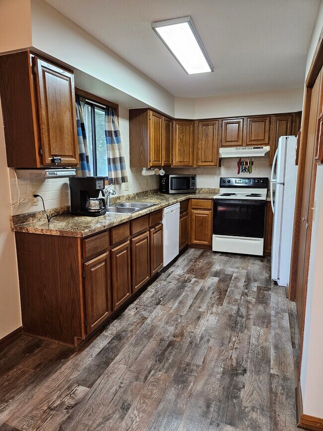 Photo - 216 Union St NE