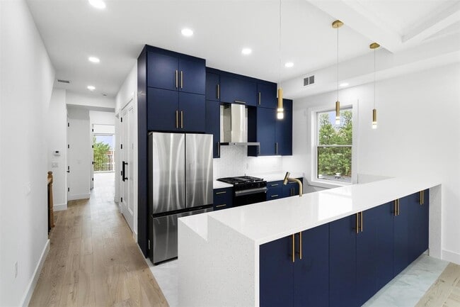 Photo - 125 Collard St