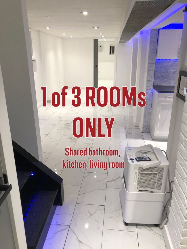 Building Photo - 196 Danforth Ave Unit Lower