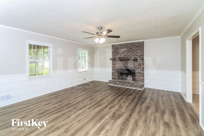 Photo - 3692 Cambridge Dr SW
