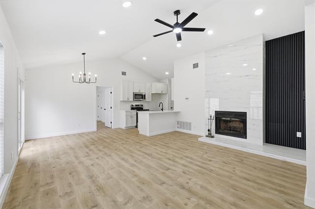 Photo - 982 Mapleleaf Ln