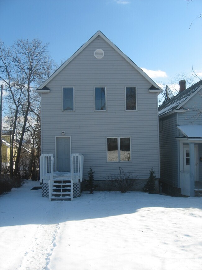 Building Photo - 1724 East 8th Street Unit B Rental