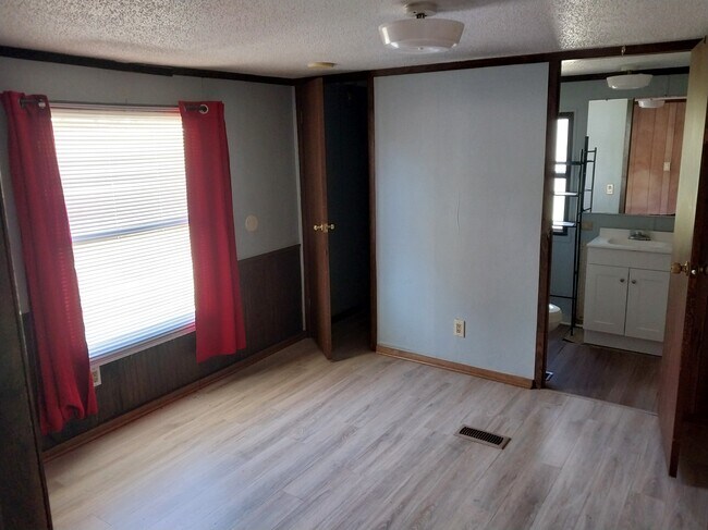 Photo - 211 Duchess Dr