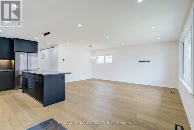 Photo - 114 Canlish Rd