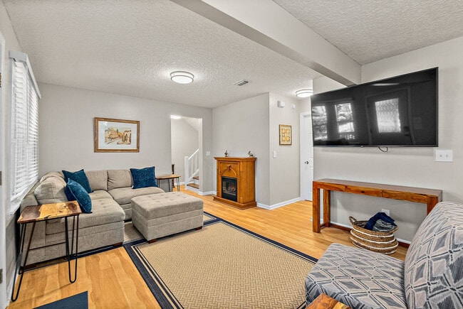Building Photo - 12 Sylvan Dr Rental