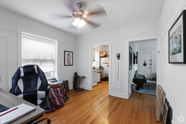 Building Photo - 654 W Oakdale Ave Unit 3W Rental