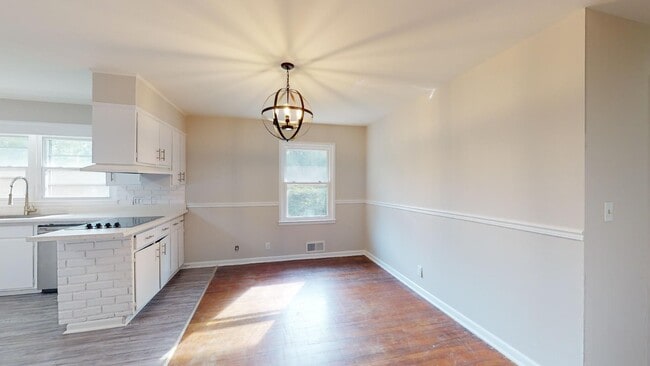 Photo - Ranch home close to Parkway