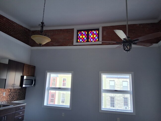 Photo - 112 S 6th St