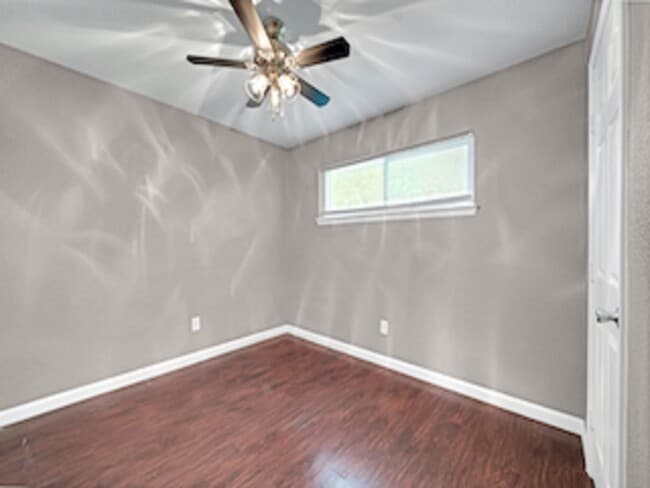 Building Photo - 3031 Sumpter St Unit 31