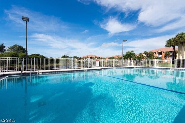 Building Photo - 6341 Aragon Way Unit 303