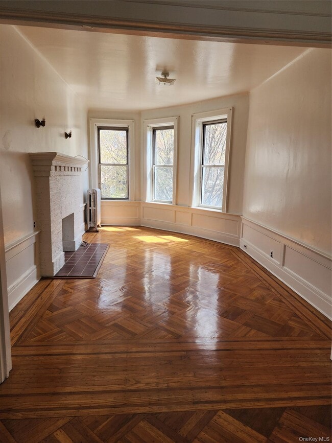 Photo - 47-12 39th Pl