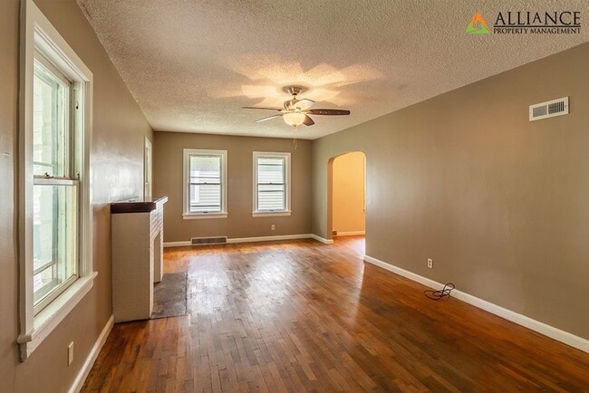 Photo - 714 Thurston St Unidad 1