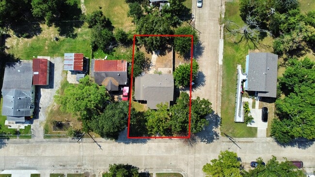 Building Photo - 1301 Yupon St Rental