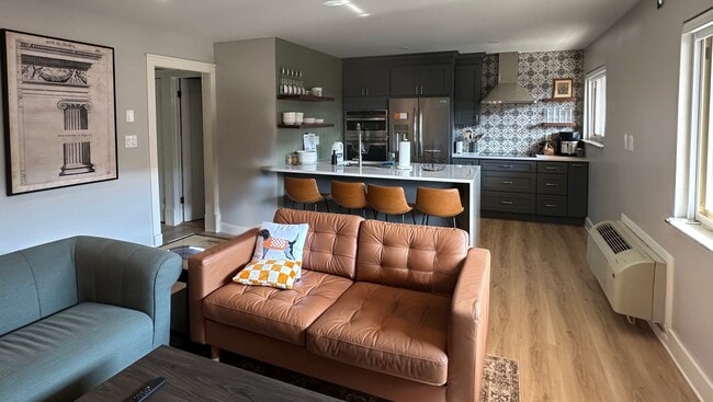 Building Photo - 1507 Highland Ave Unit #B402