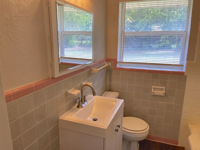 Photo - Cozy & Convenient Living in NE OKC with this 2-bedroom Home!