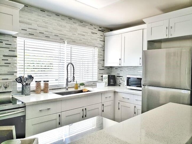 Building Photo - 1440 NW 7th Ter Rental