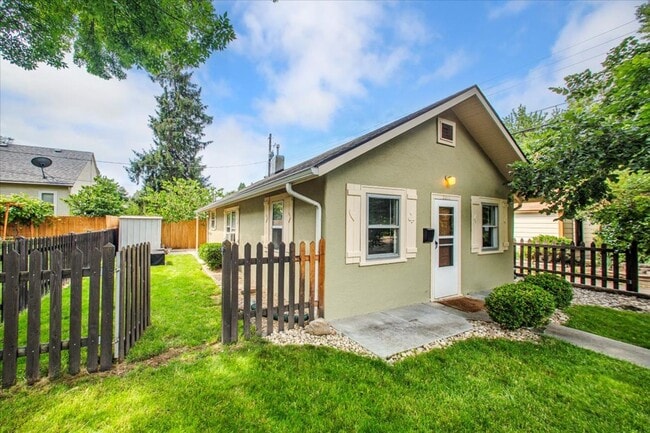 Building Photo - Adorable Guest Cottage in the North End! Rental
