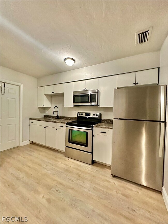 Photo - 5635 Fifth Ave