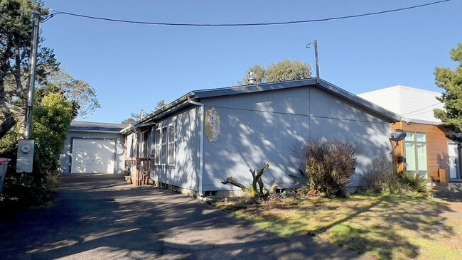 Building Photo - 1460 S Columbia St