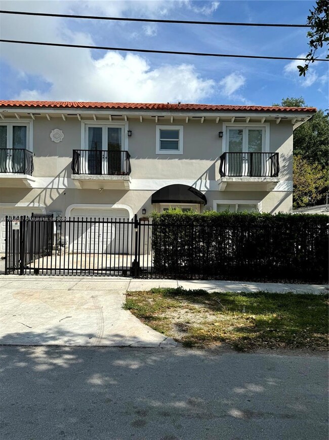Photo - 3375 Percival Ave