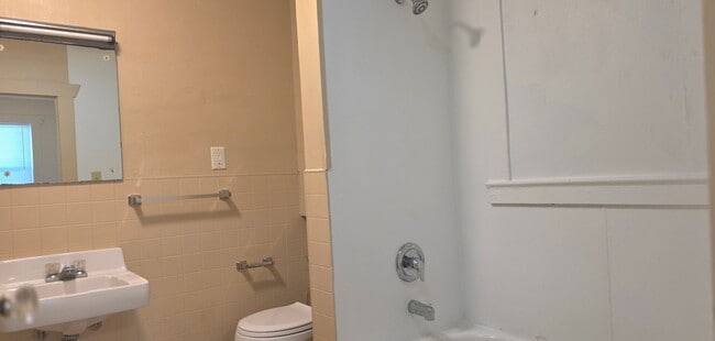Photo - 2 bedroom/1 bathroom for $850!
