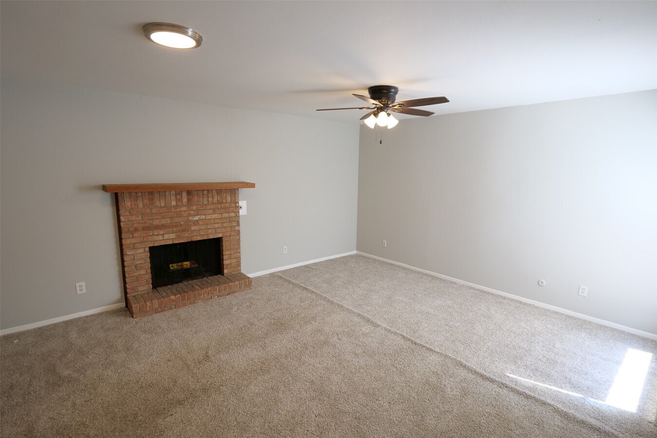 Photo - 9526 Val Verde St