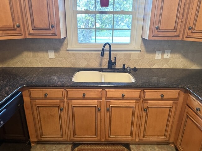 Photo - 412 Winwood Dr