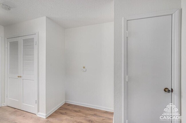 Photo - 900 S 55th St