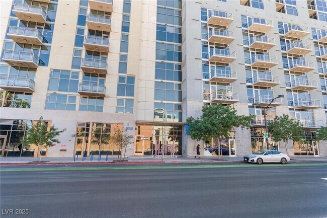 Photo - 353 E Bonneville Ave Unidad 711 Rental