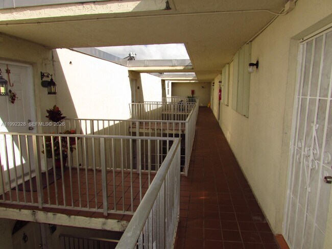 Photo - 10090 NW 80th Ct Unidad 1560