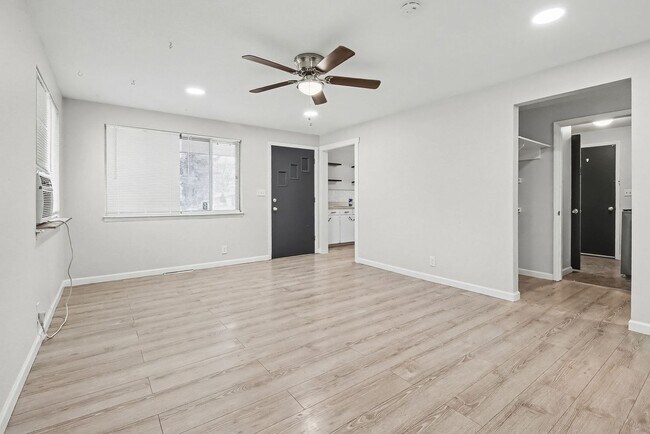 Photo - 1714-1716 W 8th St Unidad 1716 W 8th St