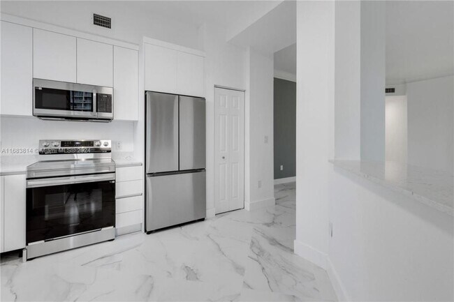 Photo - 3 bedroom in Aventura FL 33180 Unit 317