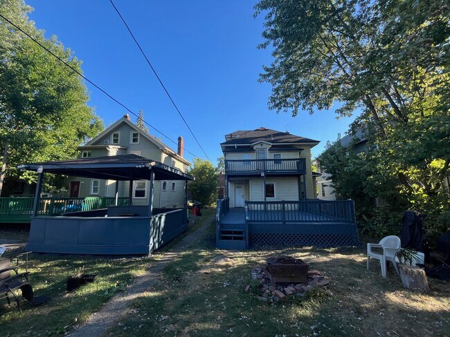 Photo - 472 E Tompkins St