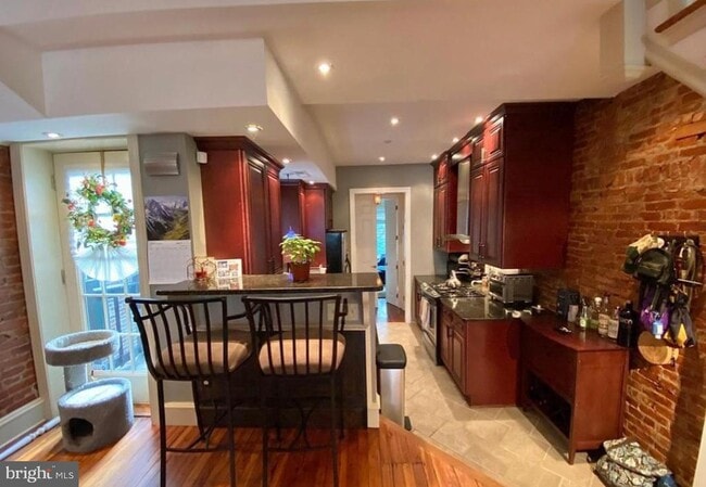 Photo - 870 N 26th St