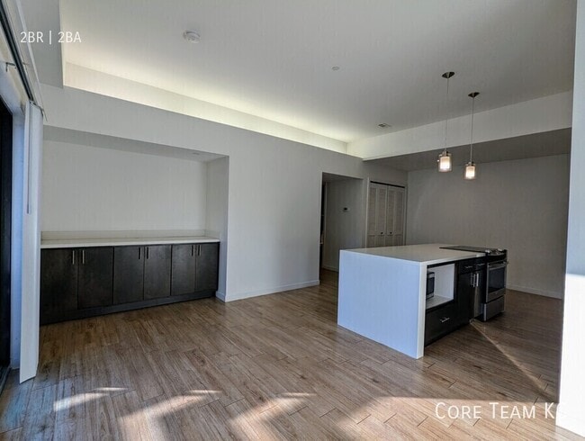 Photo - 662 E 63rd St Unit 103