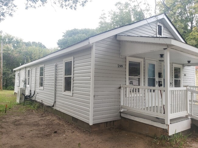 Photo - 299 Malvern Dr SW