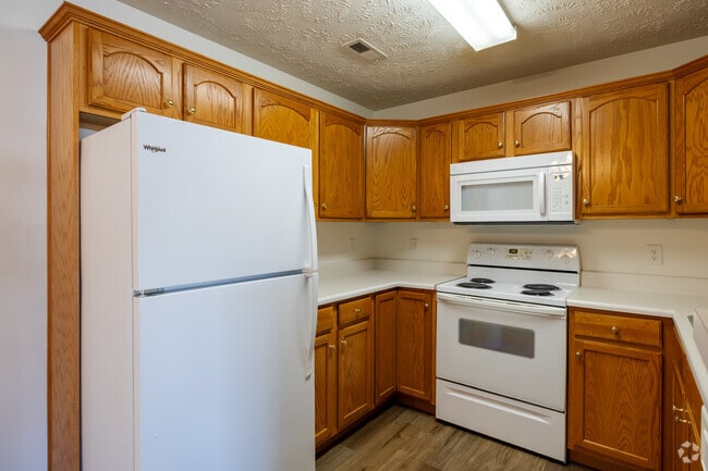 2BR, 2BA - 1,122SF - Kitchen - Midland Heights Apartments