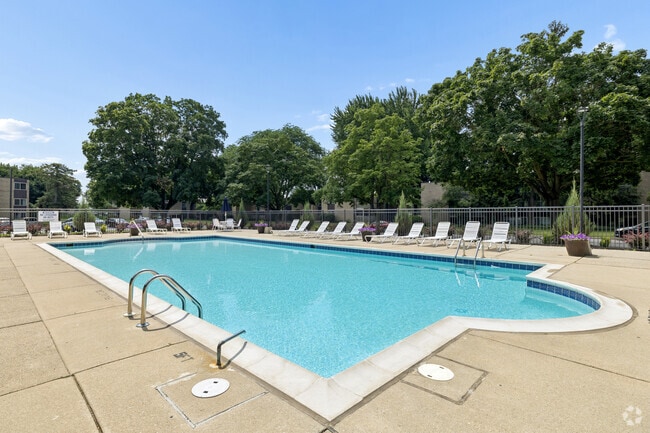 Piscina comunitaria - River Drive Apartments