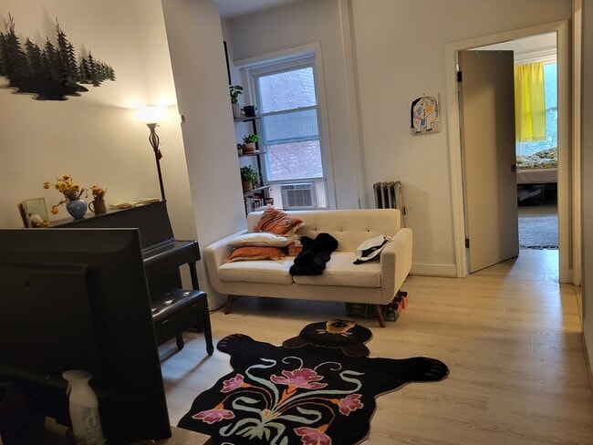 Building Photo - 34 Winchester St Unit Apt 6