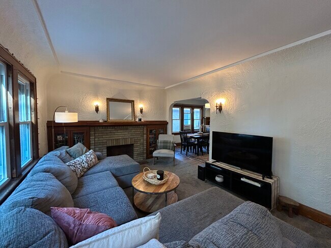 Photo - 2021 E Marion St Townhome