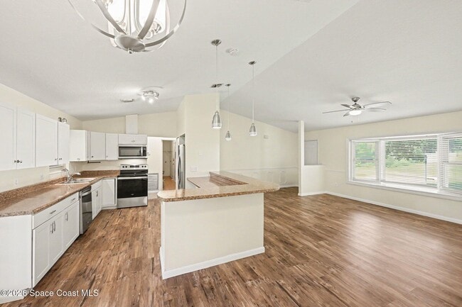 Photo - 1242 Laconia St