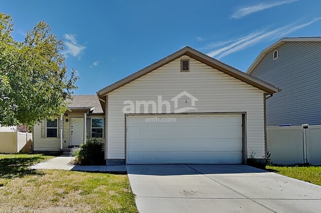 Building Photo - 4384 Maple Dr