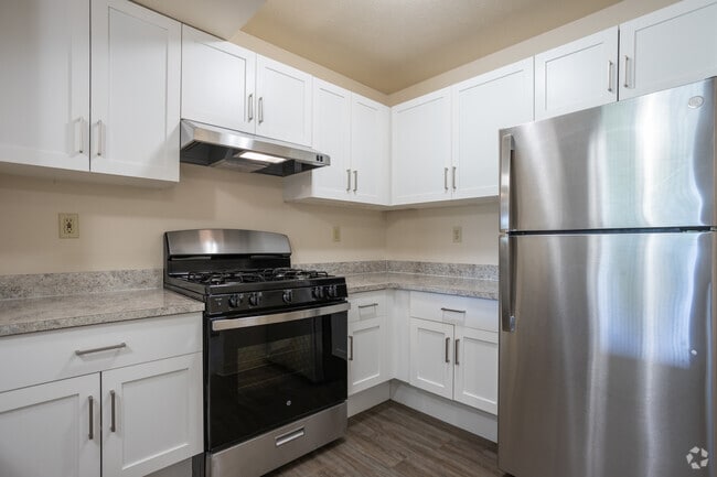 Pine Knoll Apartments