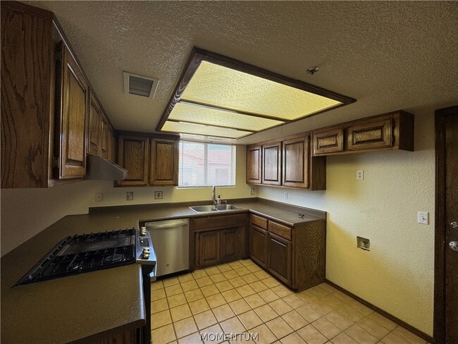 2610 Sierra Ln